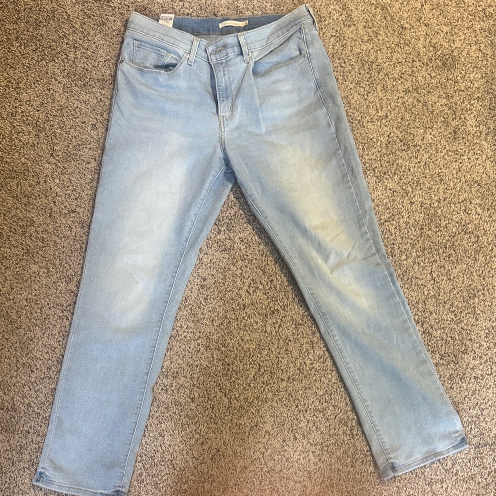2 pair- Levi's Women's Straight Leg - dark blue and light blue